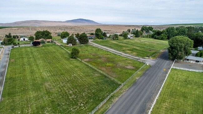 Foto del edificio - 86508 N Harrington Rd