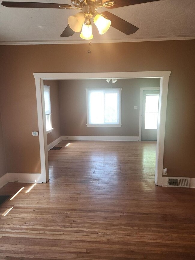 Building Photo - Northside 2 bedroom, 1 bathroom for rent