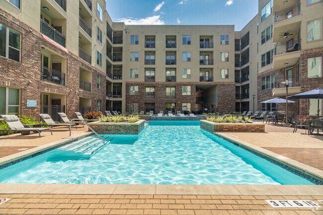 Resort Style Pool - Memorial West