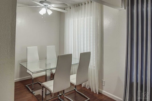 Building Photo - Creekside Apartments