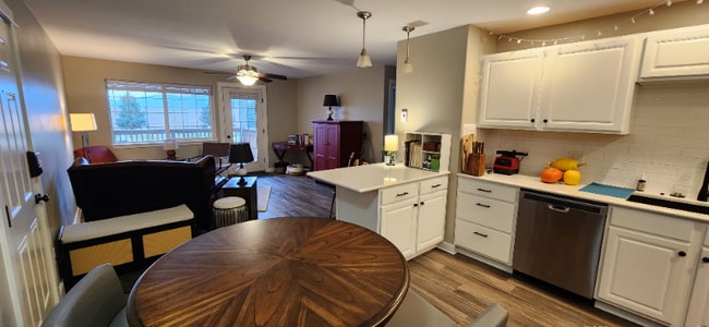 Foto del edificio - 2240 Baxter Ln