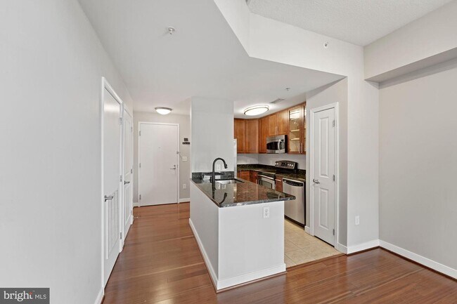 Building Photo - 155 Potomac Passage