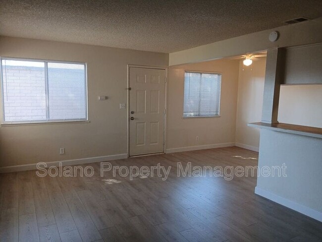 Foto del edificio - 1930 Peabody Rd