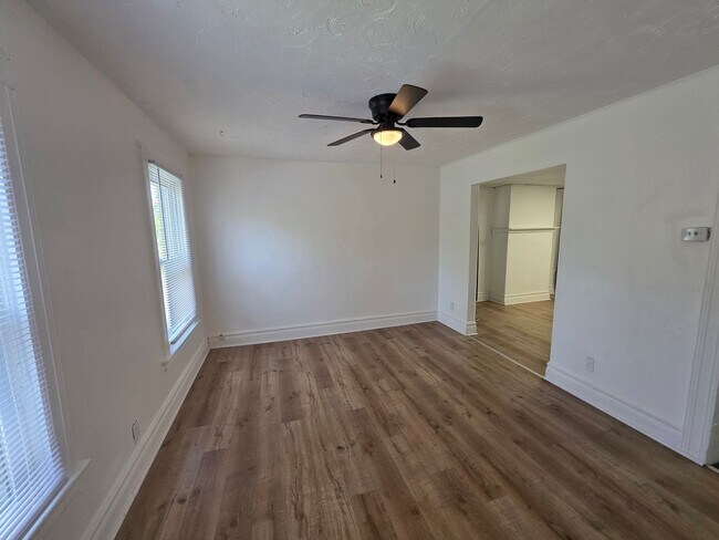 Building Photo - 211 Parsells Ave