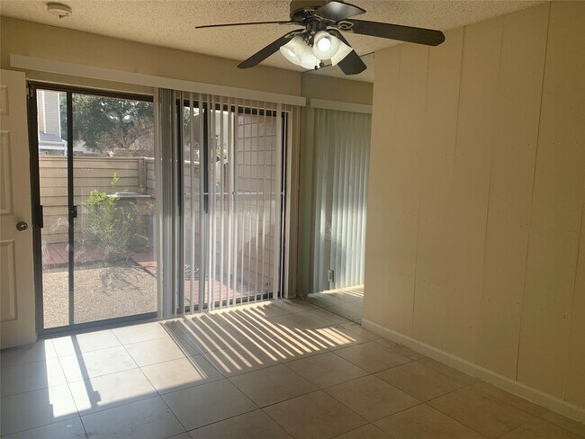 Foto del edificio - 2710 Grants Lake Blvd