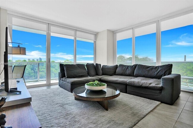Building Photo - 3 br, 3 bath House - 16385 Biscayne Blvd U...