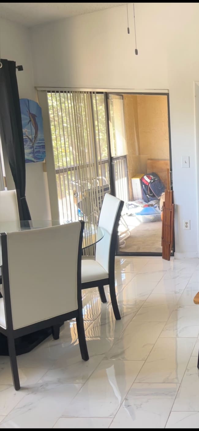 Foto del edificio - 2445 SW 18th Terrace