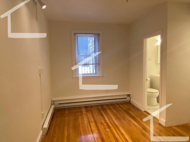 Building Photo - 9/1  No Fee! - Renovated Back Bay studio!
