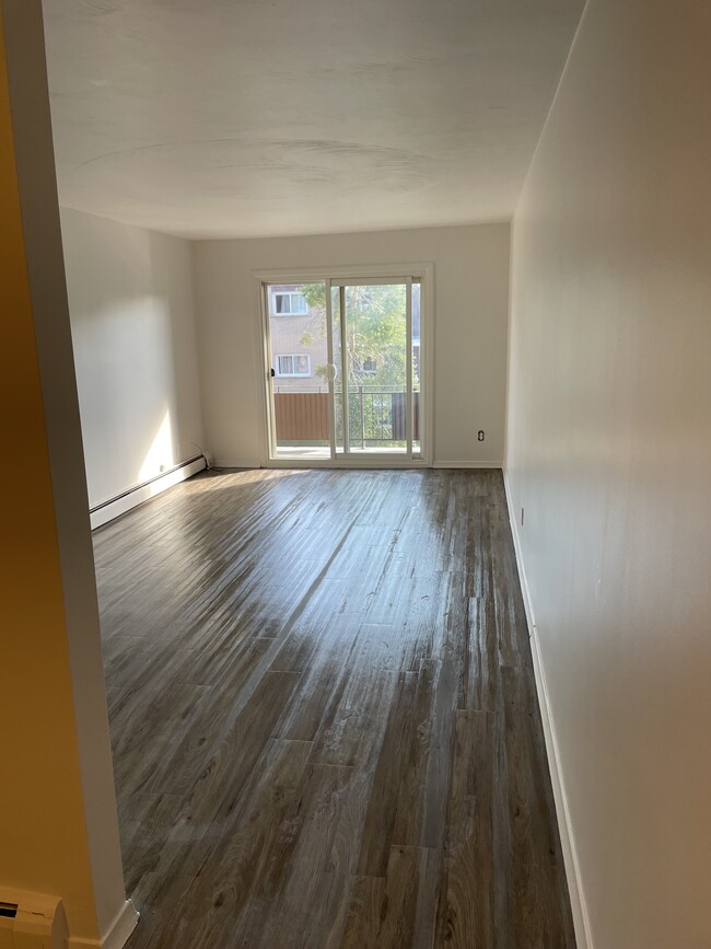 Building Photo - 29 Cassino Av