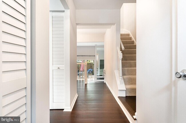Foto del edificio - 2168 Mayflower Dr