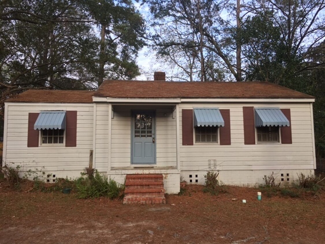 Foto principal - 2 bedroom 1 bath close to VSU and downtown