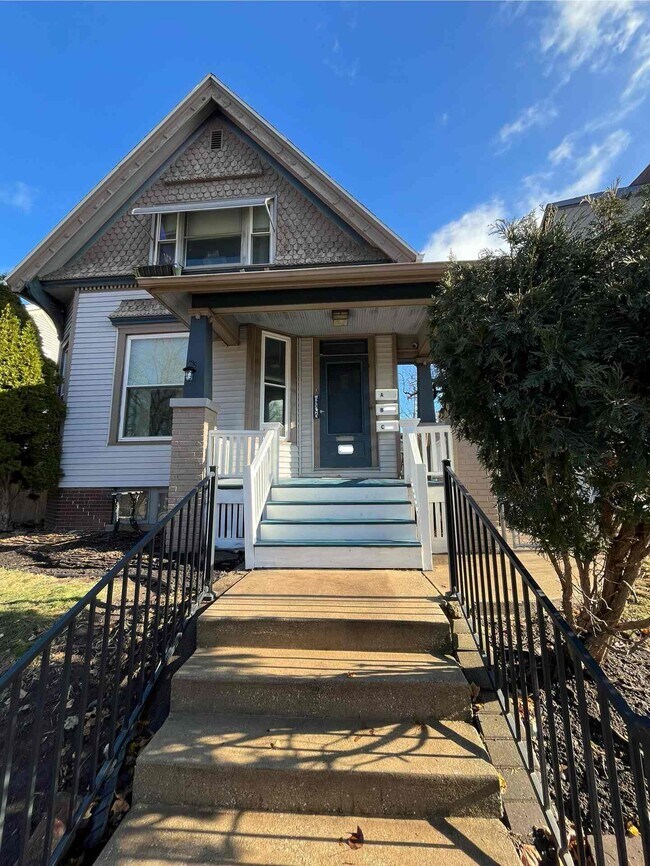Building Photo - 2762 N Oakland Ave
