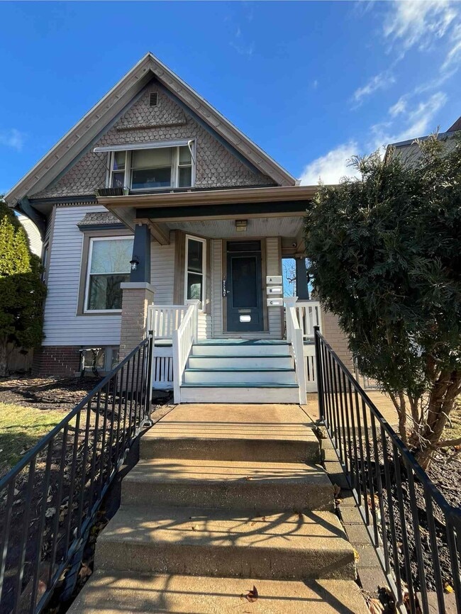 Building Photo - 2762 N Oakland Ave