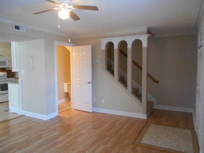 Foto del edificio - 2 bedroom townhome blocks from the beach.