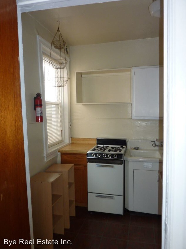 Building Photo - 1250 S 45th St