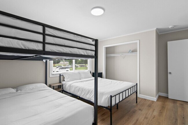 Foto del edificio - 2309 Cherry Hills Dr
