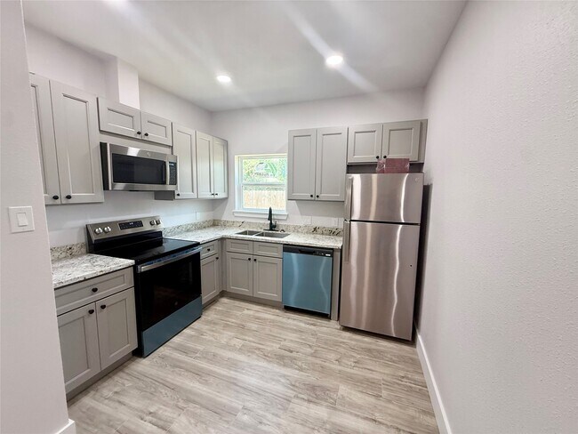 Building Photo - 9508 Quaker Ct