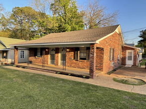 Building Photo - 1702 Bunch St