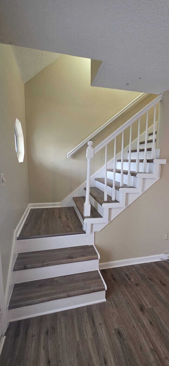 Foto del edificio - 2902 Meadowhill Dr