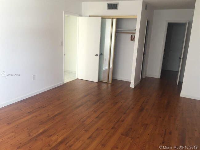 Building Photo - 2780 NE 183rd St