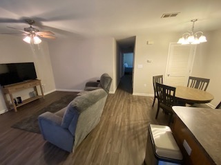 Foto principal - 3802 Falcon Crest Dr