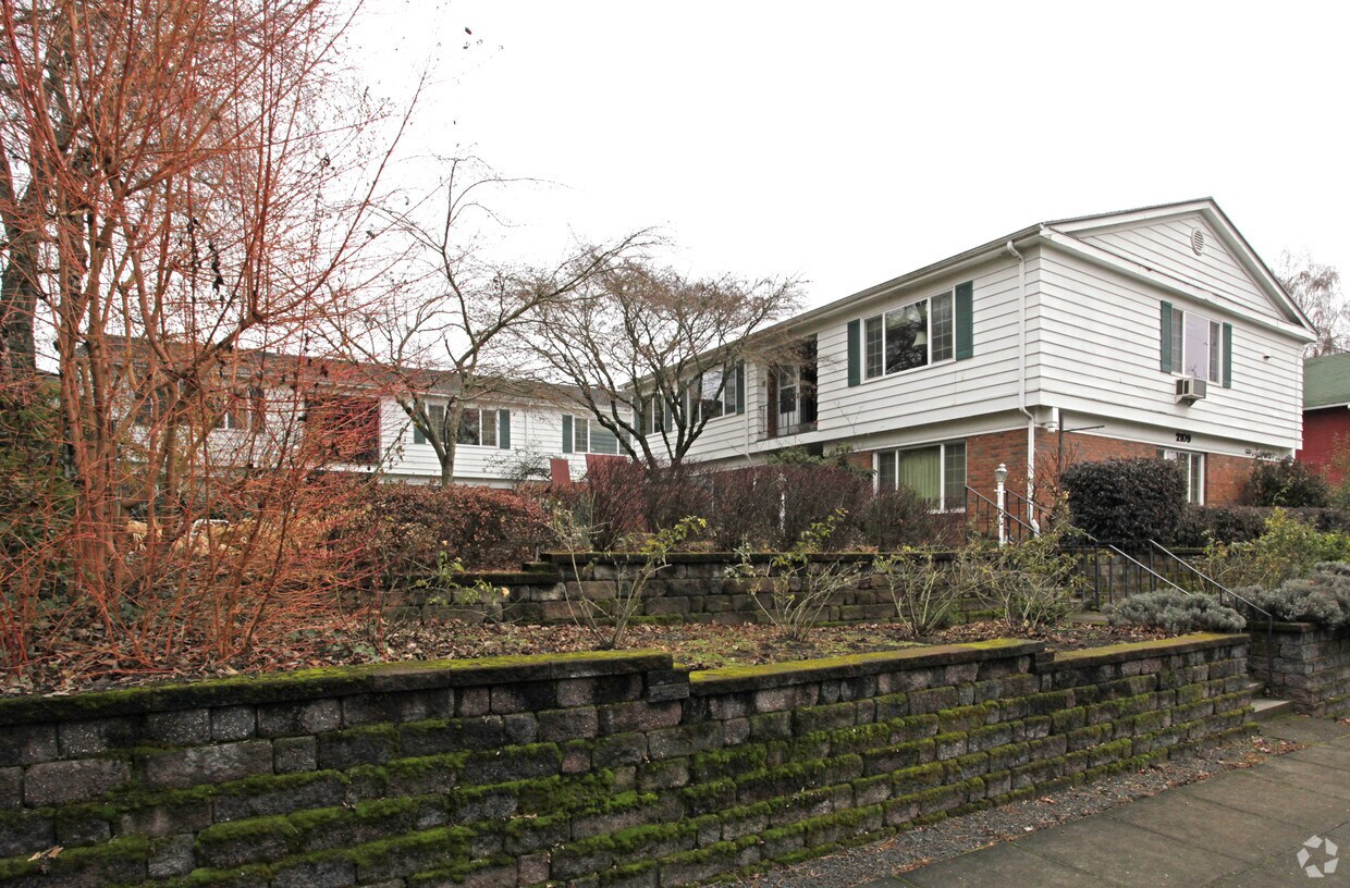Primary Photo - 2109 SE Ash St