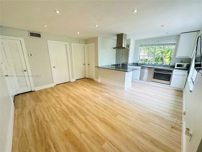 Photo - 940 7th St Apartment