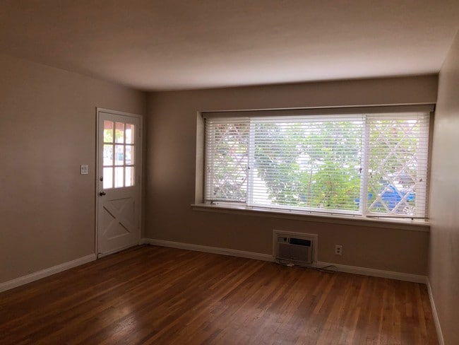 Building Photo - 232 W Valencia Mesa Dr