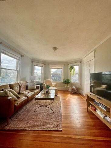 Living Room (extends into dining room) - 562 Hope St