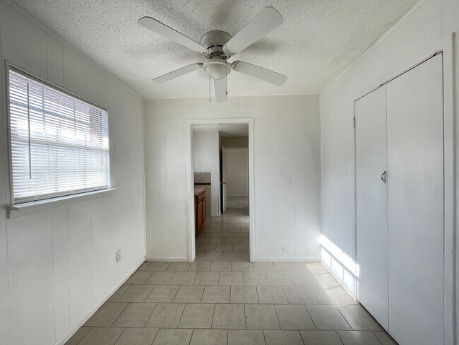 Building Photo - 930-940 S 15th Street