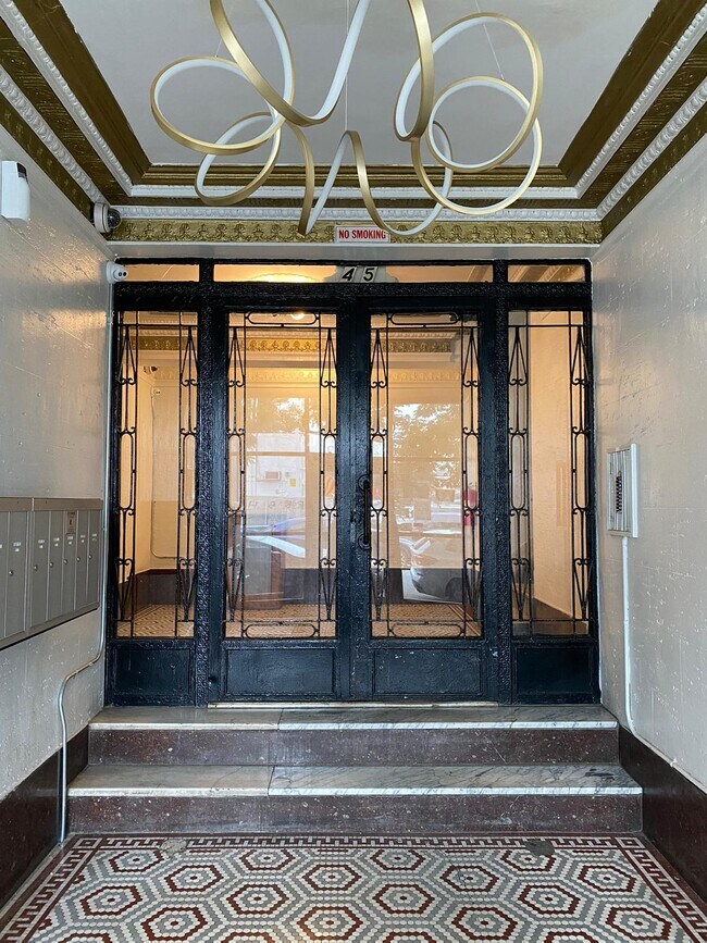 Building Photo - 45 Aberdeen St