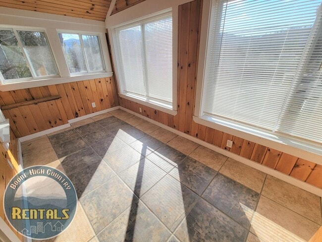 Photo - Banner Elk Bungalo House