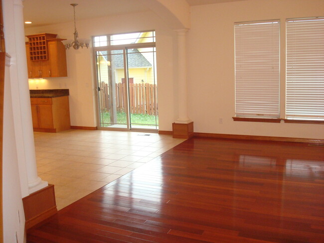 Foto del edificio - Spacious 4 Bedroom Home in Ferndale!