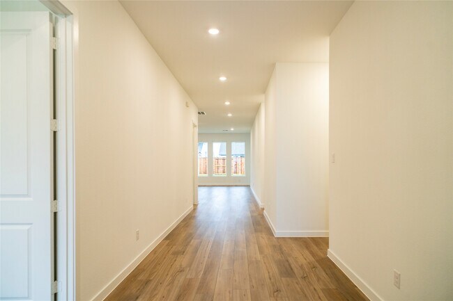 Foto del edificio - 31026 Sun Vly Dr