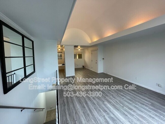 Foto del edificio - 851 SW Broadway Dr