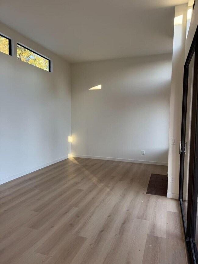 Foto del edificio - 928 Wright Ave