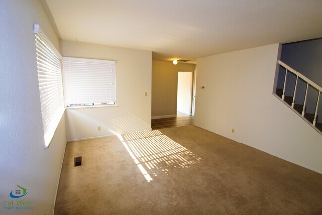 Foto del edificio - $2995 - Beautiful 2 Bed 1.5 Bath Duplex Available Now! Near Hwy 85/87