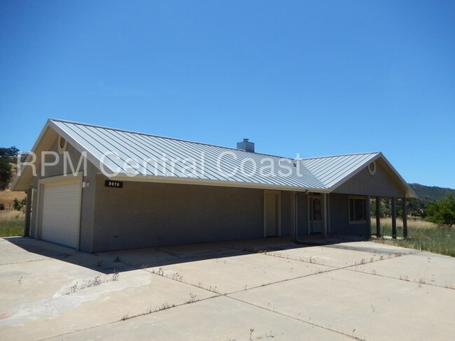 Building Photo - Lake Living with Privacy and Convenience