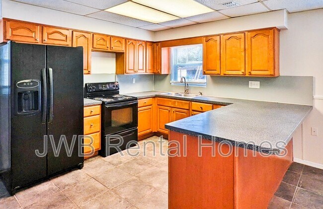 Building Photo - 7528 Dalehurst Dr S