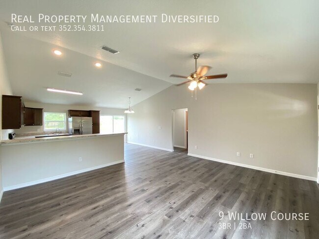 Building Photo - Silver Springs Shores - Welcome Home