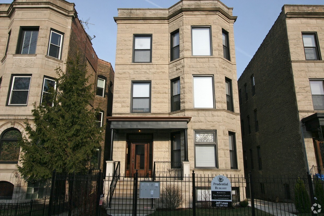 Building Photo - 3821 N Wilton Ave