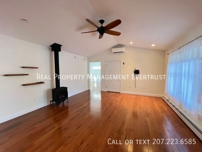 Building Photo - 65 Shore Rd