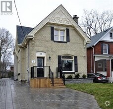 Building Photo - 33-33 Beaconsfield Ave