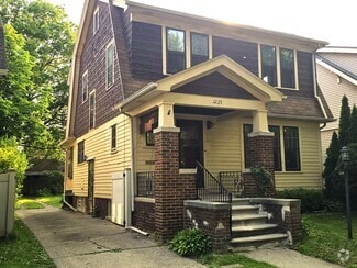 Building Photo - 1235 Lakepointe St