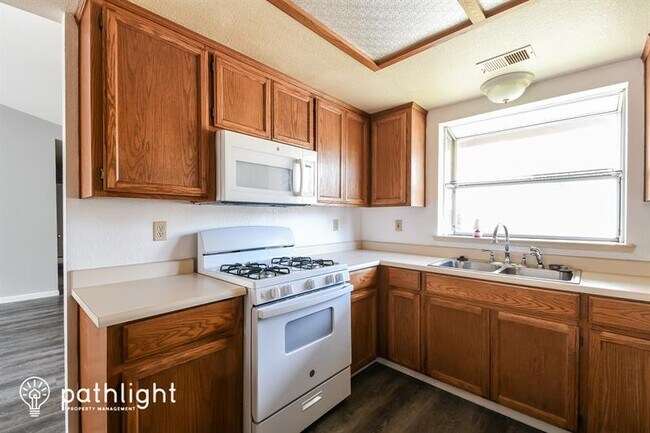 Building Photo - 1649 Winston Circle