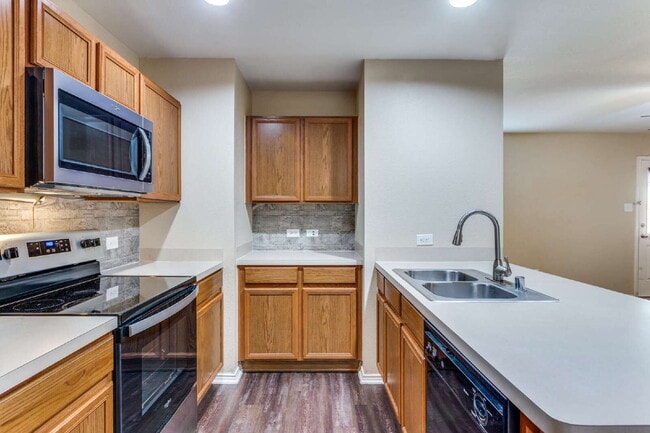 Building Photo - Beautifully Updated Duplex in Crowley! MOVE-IN SPECIAL!!!