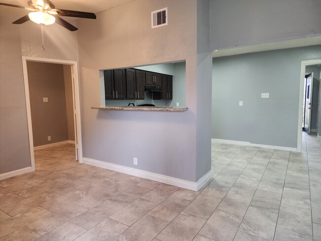 Building Photo - 418 E 1st St