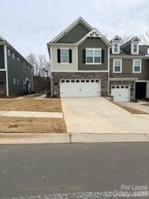 Building Photo - 2012 Highland Park Dr