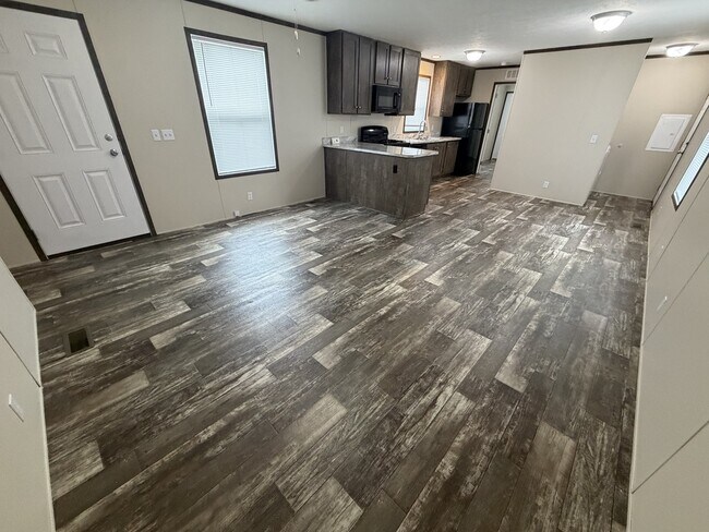 Building Photo - 38070 Ducharme Dr