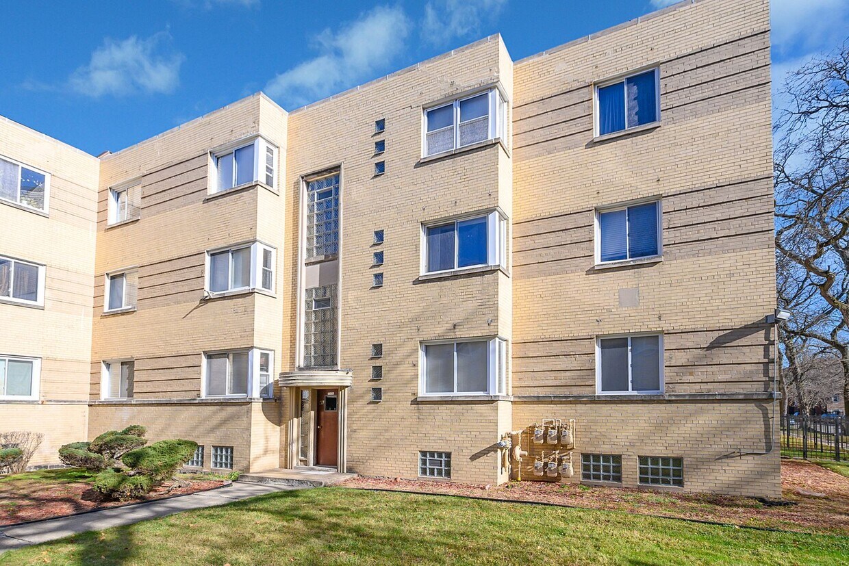 Foto principal - Gorgeous 2bed/1bath Condo Unit For Rent in...
